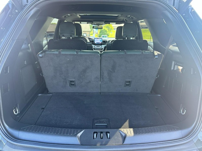 Ford Explorer Vehicle Image 05