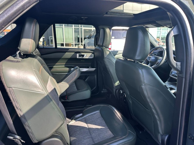 Ford Explorer Vehicle Image 11