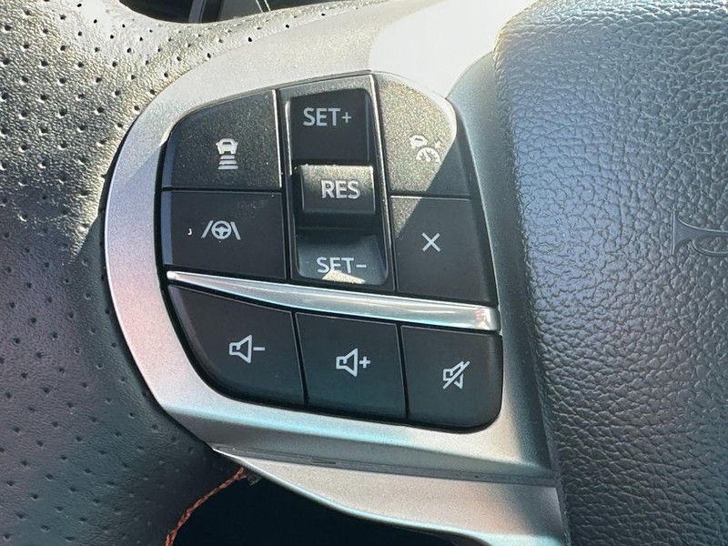 Ford Explorer Vehicle Image 21
