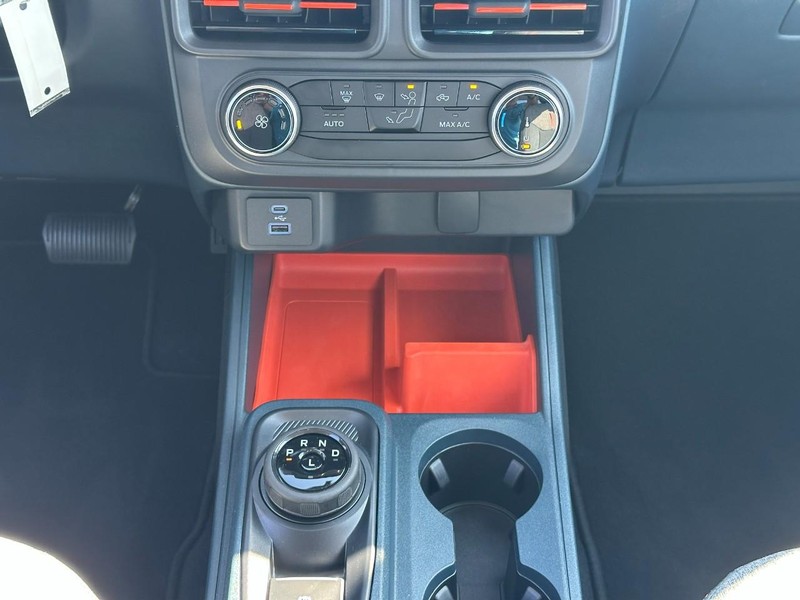 Ford Maverick Vehicle Image 14