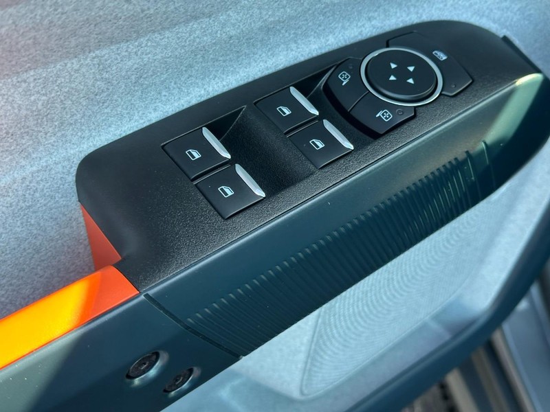 Ford Maverick Vehicle Image 16