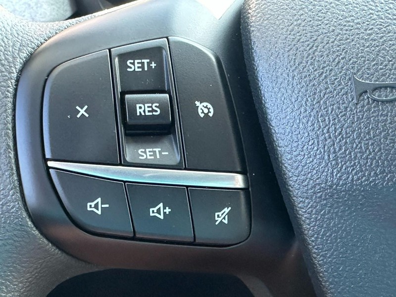 Ford Maverick Vehicle Image 18