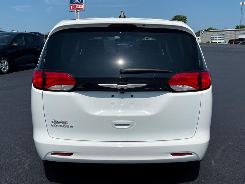 Chrysler Voyager Vehicle Image 04