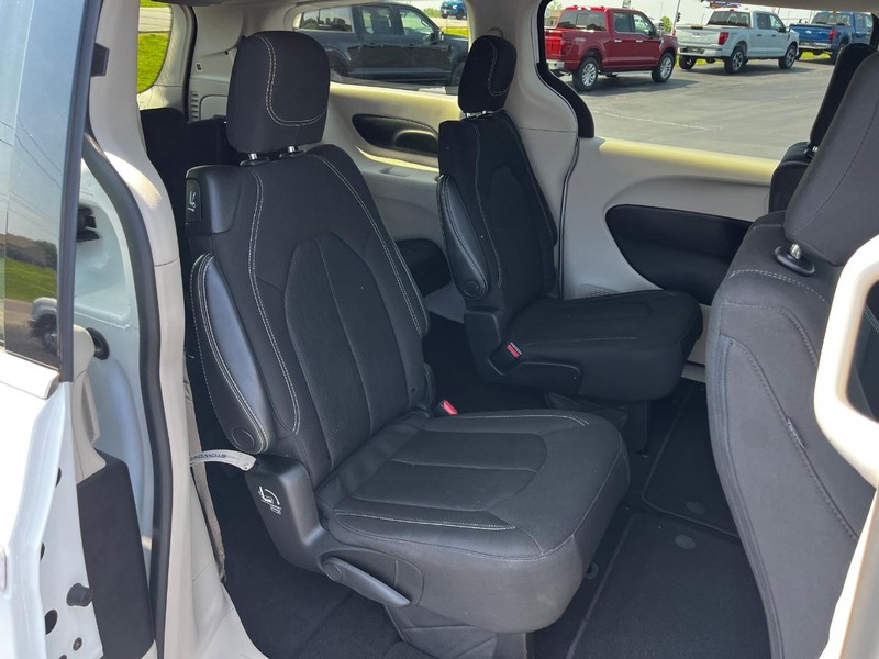 Chrysler Voyager Vehicle Image 10