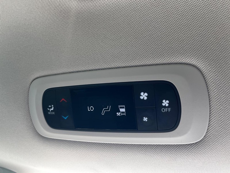 Chrysler Voyager Vehicle Image 12