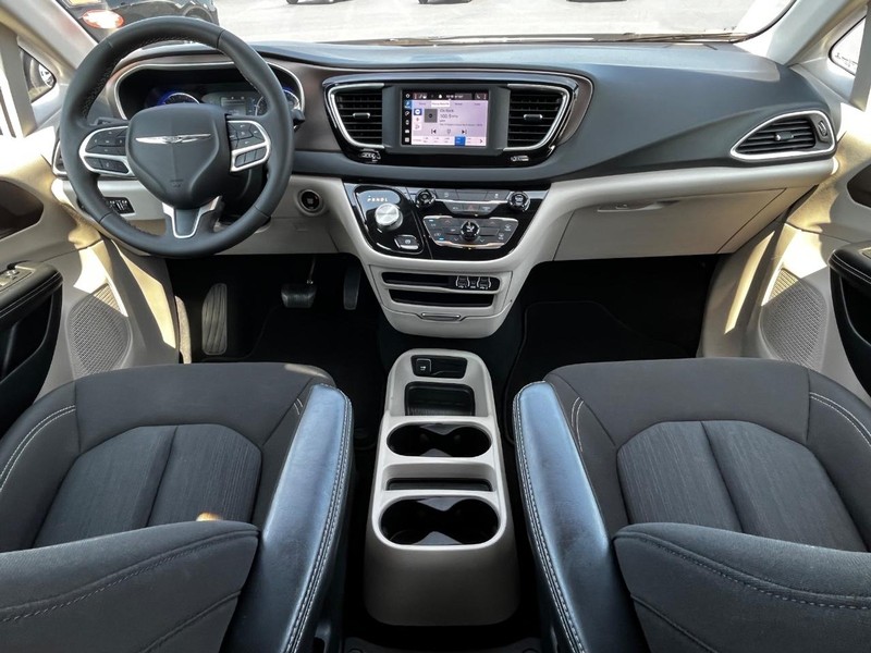 Chrysler Voyager Vehicle Image 13