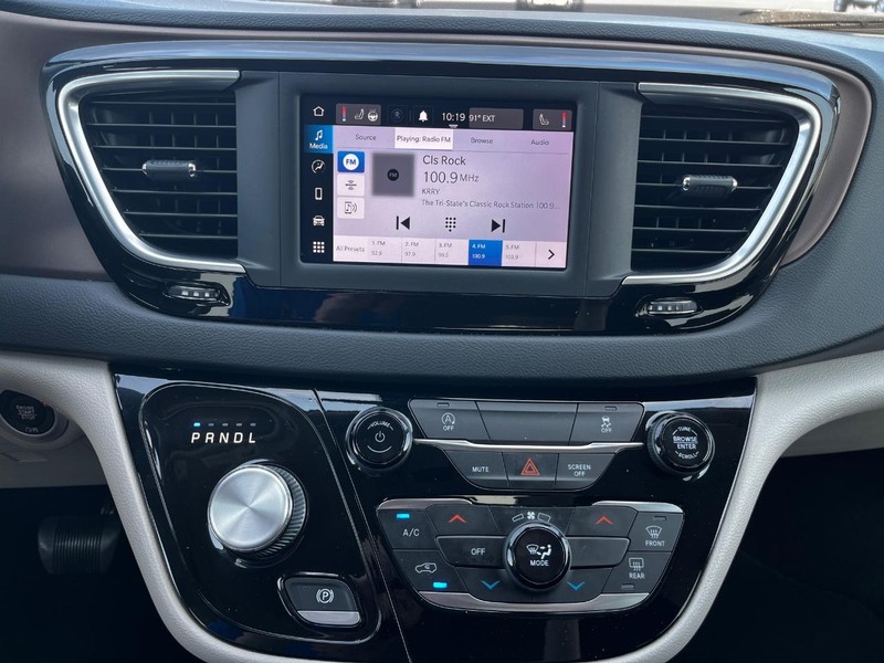 Chrysler Voyager Vehicle Image 21