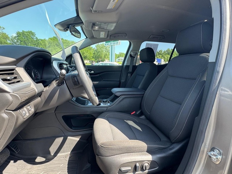 GMC Acadia Vehicle Image 10