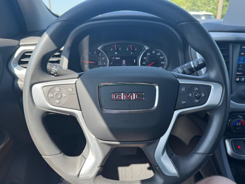 GMC Acadia Vehicle Image 13