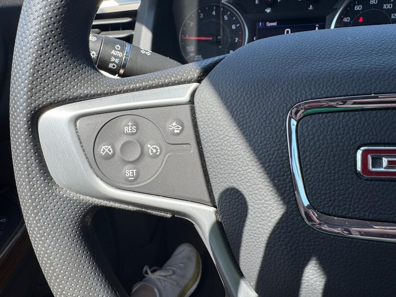 GMC Acadia Vehicle Image 14