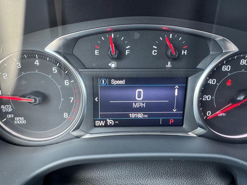 GMC Acadia Vehicle Image 16