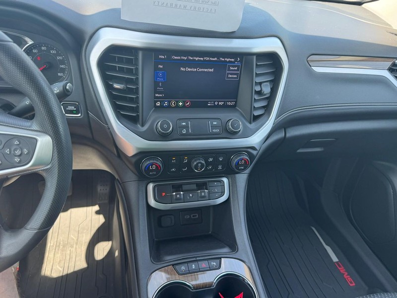 GMC Acadia Vehicle Image 18