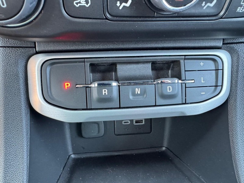 GMC Acadia Vehicle Image 21