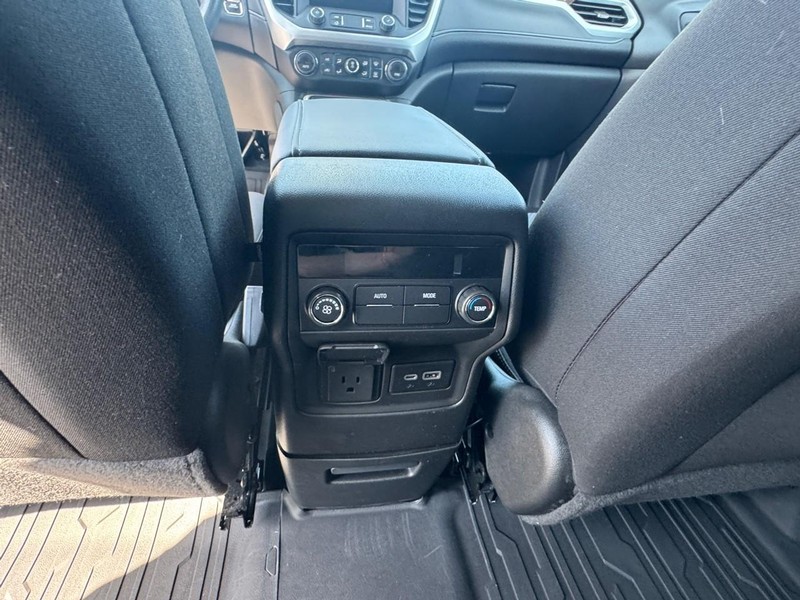 GMC Acadia Vehicle Image 22