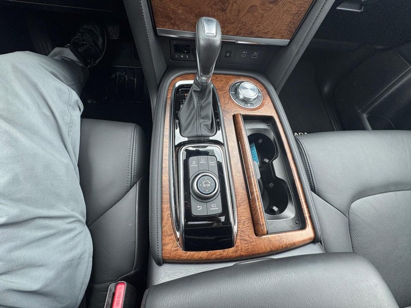 Nissan Armada Vehicle Image 27