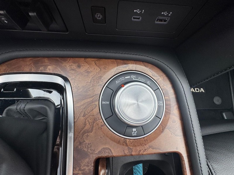 Nissan Armada Vehicle Image 28