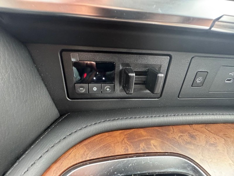 Nissan Armada Vehicle Image 30