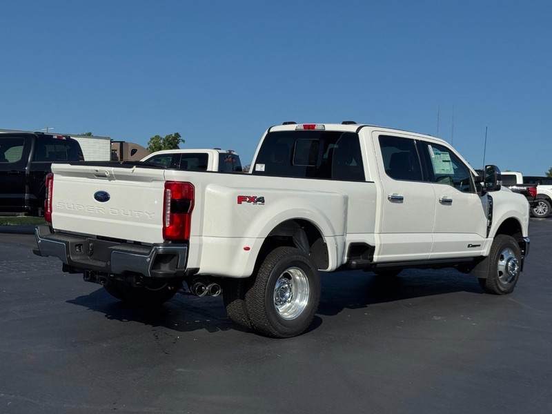 Ford Super Duty F-350 DRW Vehicle Image 03