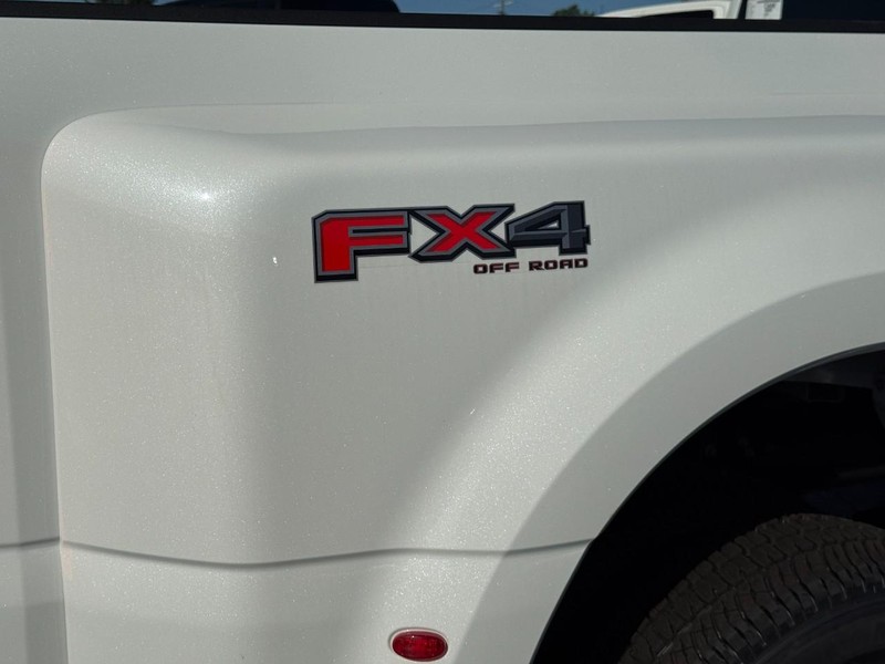 Ford Super Duty F-350 DRW Vehicle Image 04