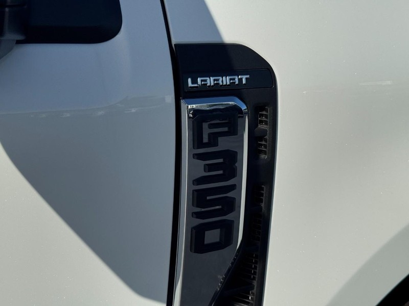 Ford Super Duty F-350 DRW Vehicle Image 13