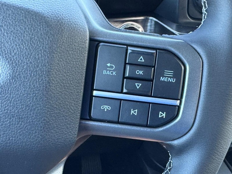 Ford Super Duty F-350 DRW Vehicle Image 17