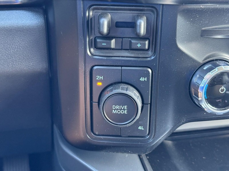 Ford Super Duty F-350 DRW Vehicle Image 18