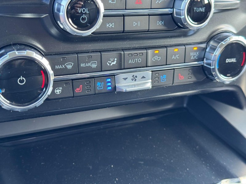 Ford Super Duty F-350 DRW Vehicle Image 19