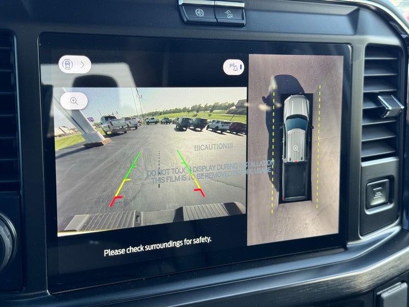 Ford Super Duty F-350 DRW Vehicle Image 21