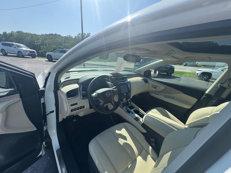 Nissan Murano Vehicle Image 10