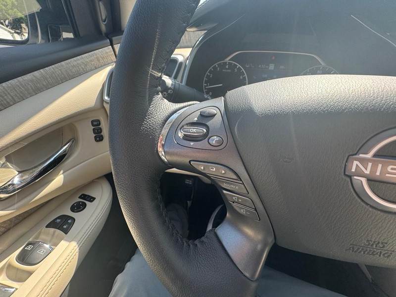 Nissan Murano Vehicle Image 14