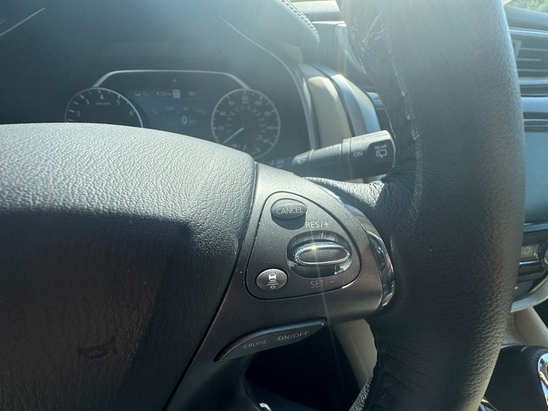 Nissan Murano Vehicle Image 15