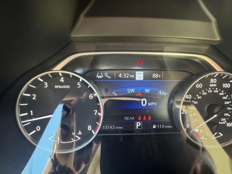 Nissan Murano Vehicle Image 16