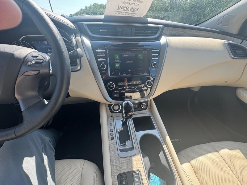 Nissan Murano Vehicle Image 17