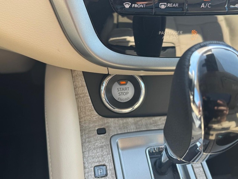Nissan Murano Vehicle Image 18