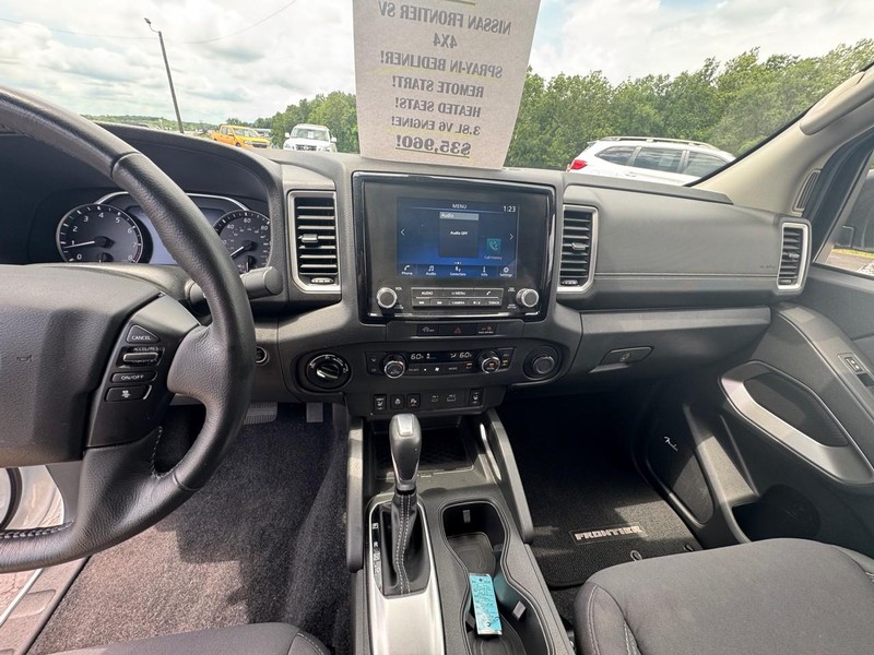 Nissan Frontier Vehicle Image 15