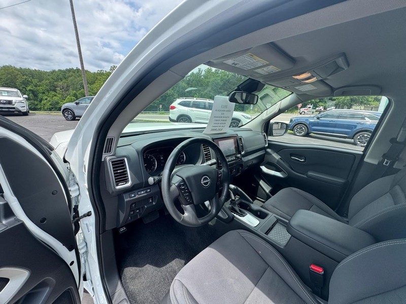 Nissan Frontier Vehicle Image 22