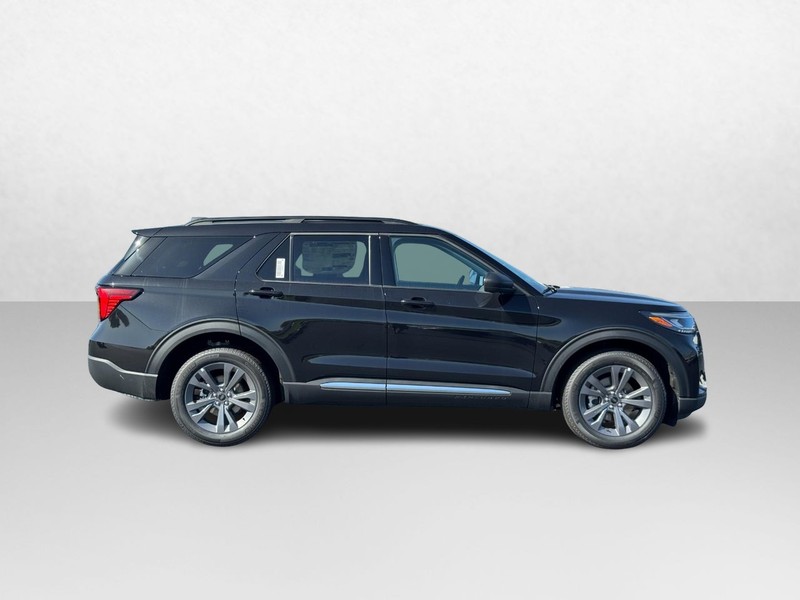 Ford Explorer Vehicle Image 02