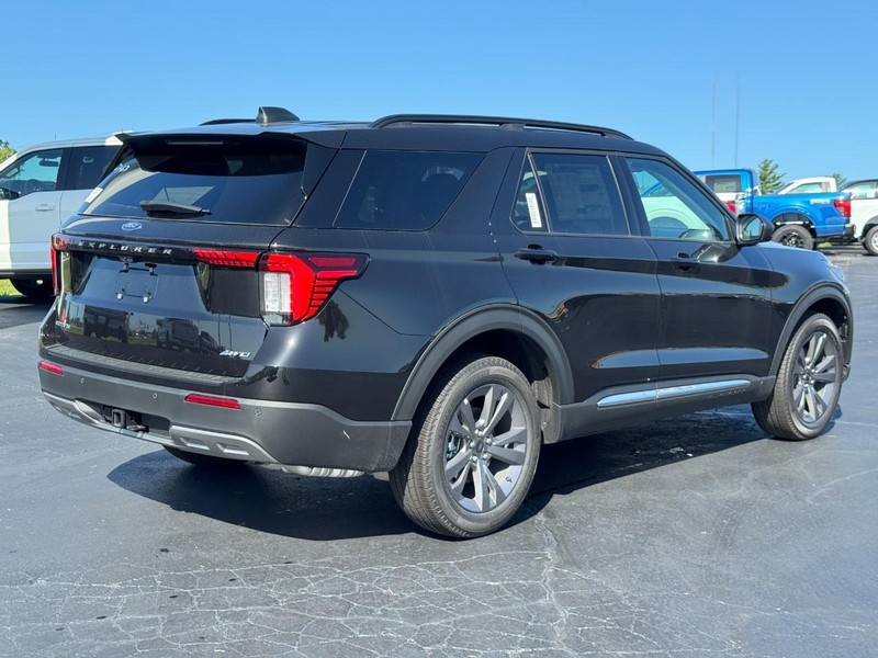 Ford Explorer Vehicle Image 03