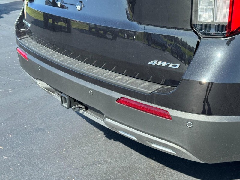 Ford Explorer Vehicle Image 04