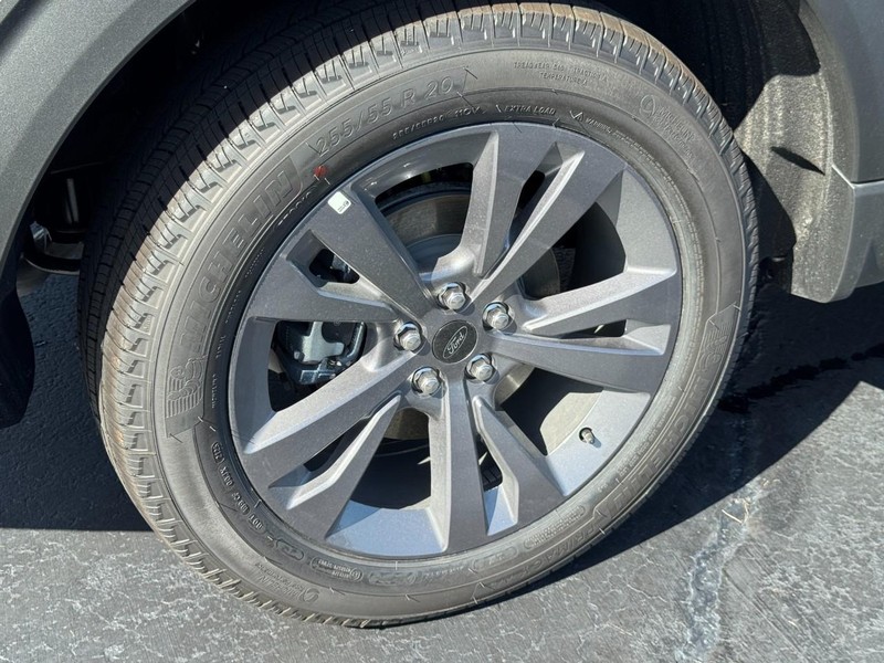 Ford Explorer Vehicle Image 05