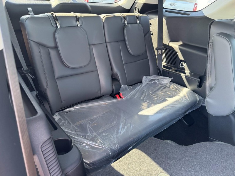 Ford Explorer Vehicle Image 06