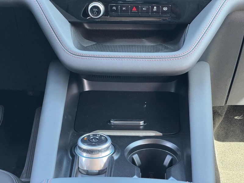 Ford Explorer Vehicle Image 11