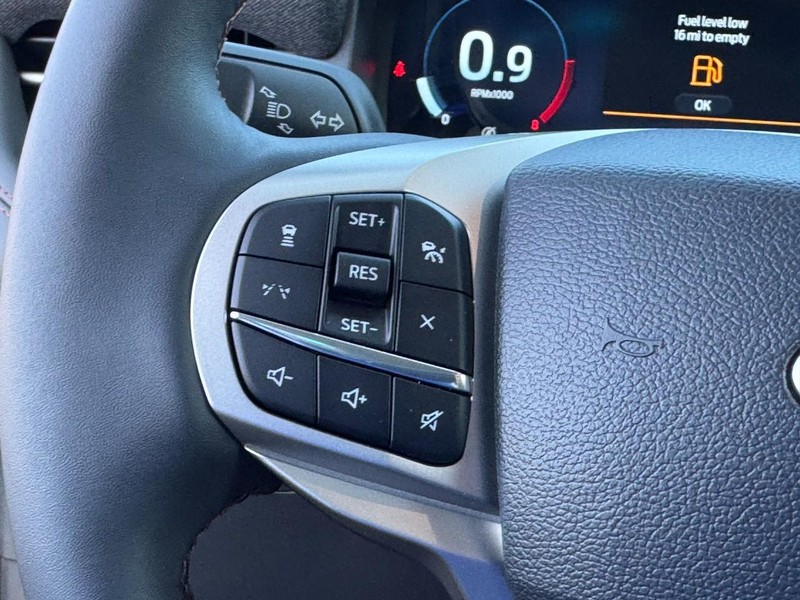 Ford Explorer Vehicle Image 14