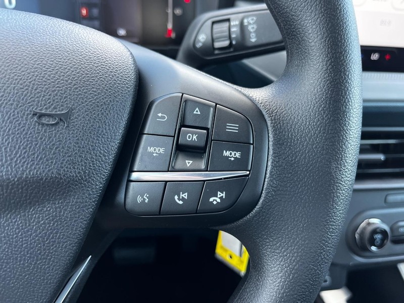 Ford Maverick Vehicle Image 11