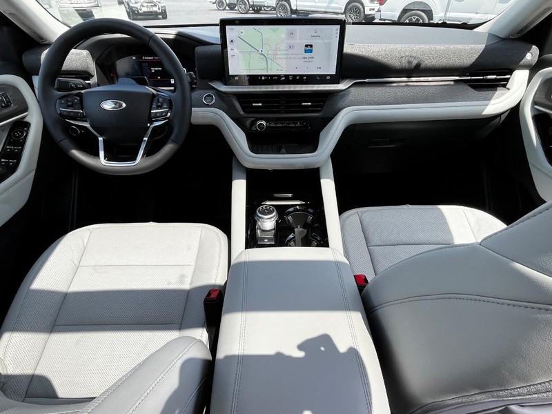 Ford Explorer Vehicle Image 08
