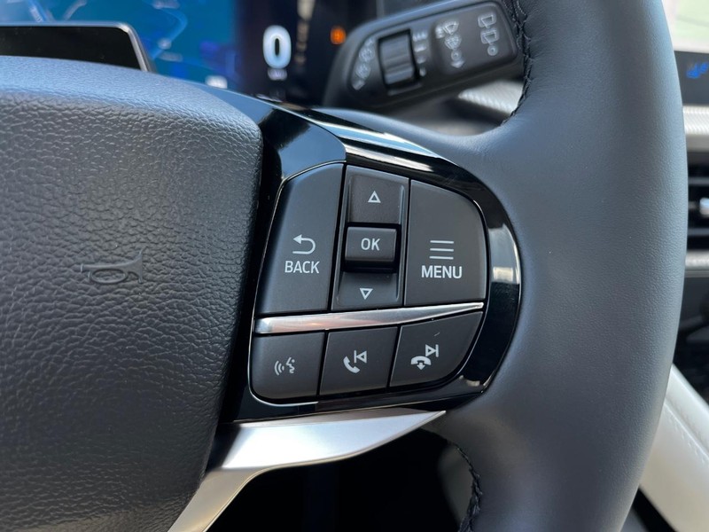 Ford Explorer Vehicle Image 14