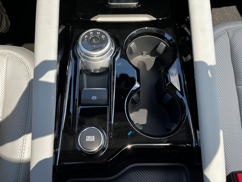Ford Explorer Vehicle Image 16