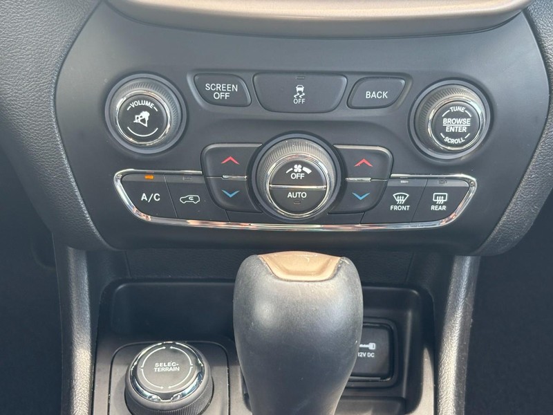 Jeep Cherokee Vehicle Image 14