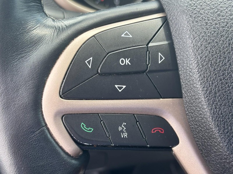 Jeep Cherokee Vehicle Image 17