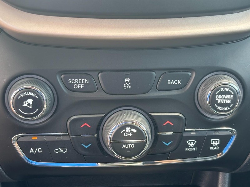 Jeep Cherokee Vehicle Image 22